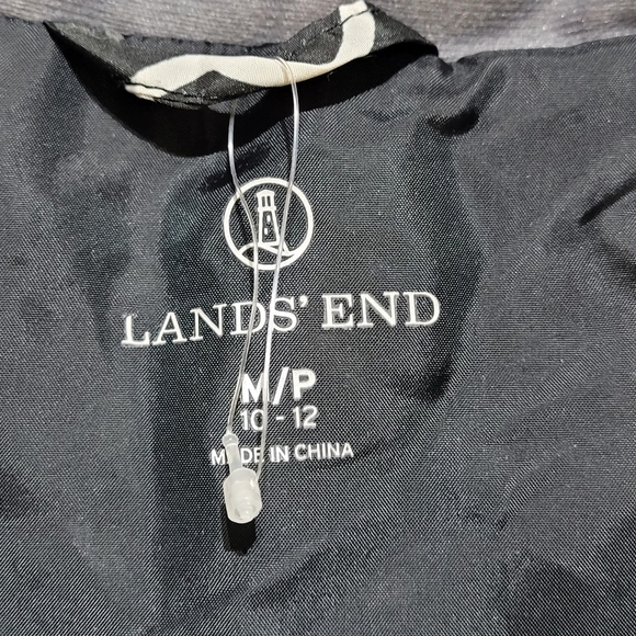 Land's End NWOT Puffer Vest Black and White Zippered Front Collar Pockets -295 - Picture 9 of 14